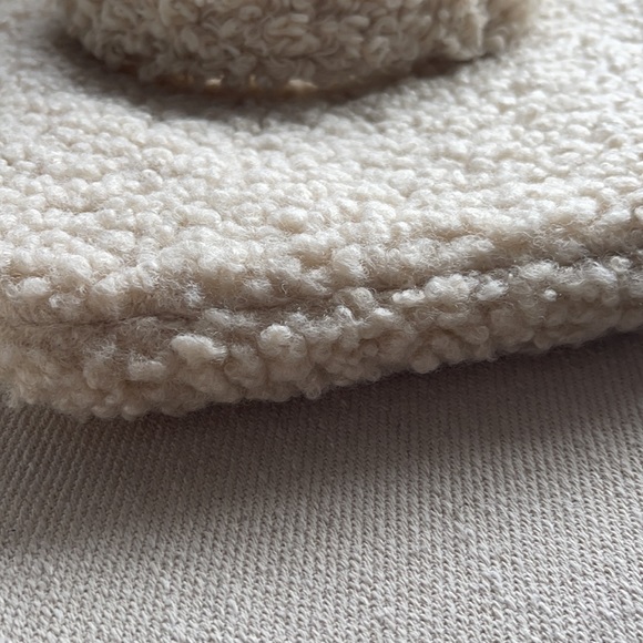 13" LAPTOP CASE AND HEADBAND FAUX SHEARLING - Picture 4 of 7